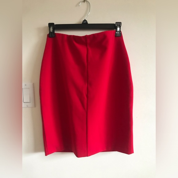Sexy red Le Chateau pencil skirt - Picture 2 of 5
